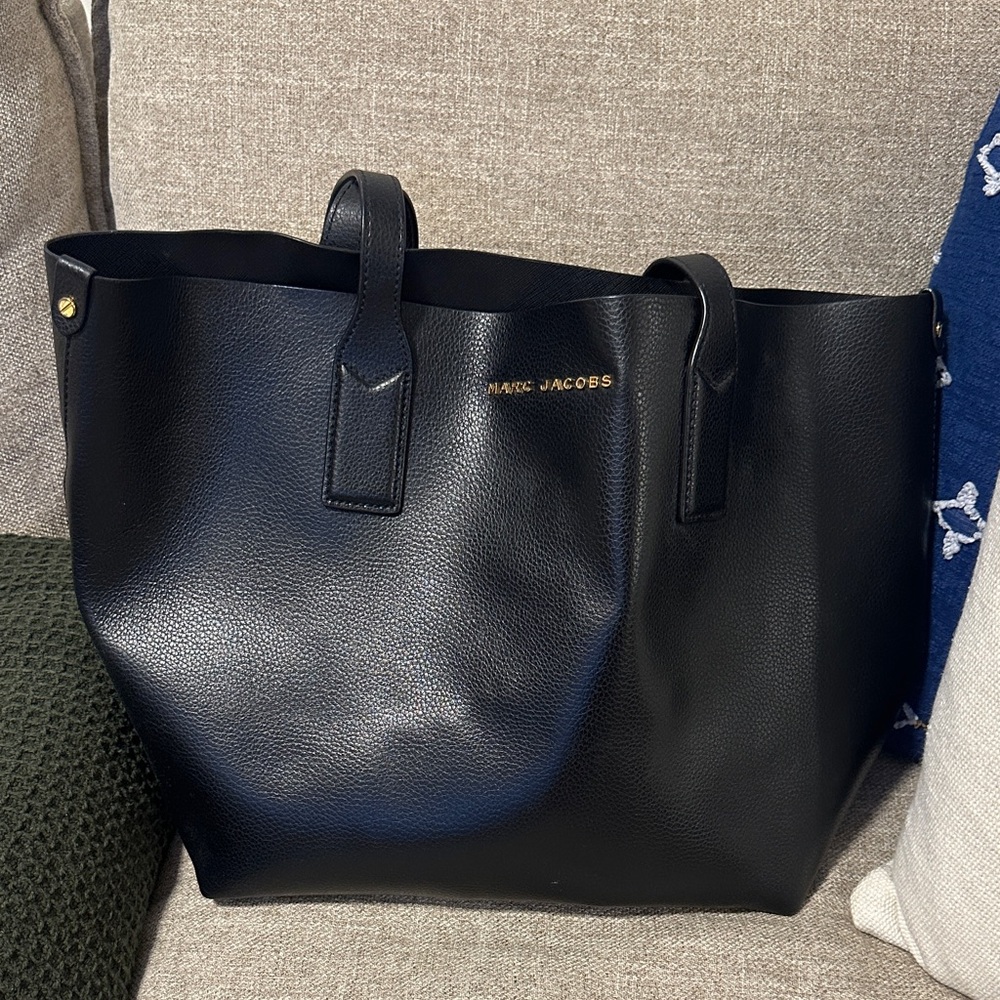 Marc Jacobs Elegant Black Tote